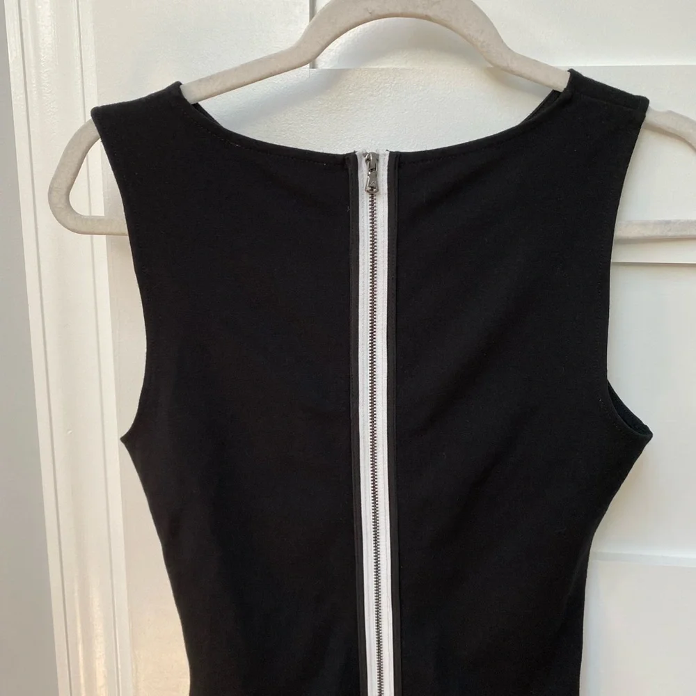 Kenneth Cole New York Hilary Ruched Size 6 Black Zipper Dress - Picture 4 of 9